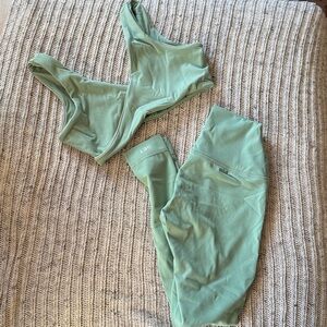SET Active brand new Julep turquoise leggings and bra set